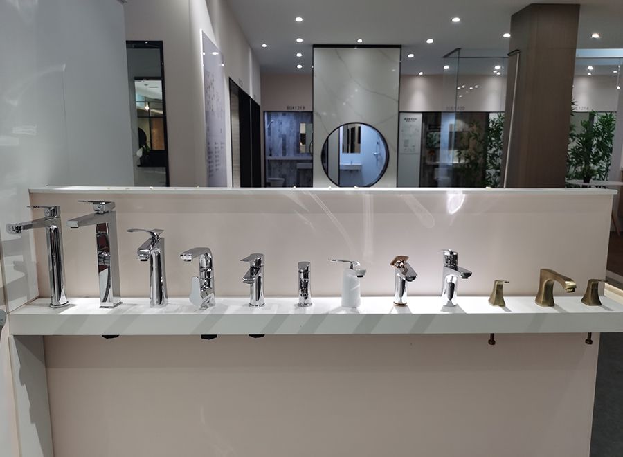 Bañera de grifo estilo simple, grifo de baño