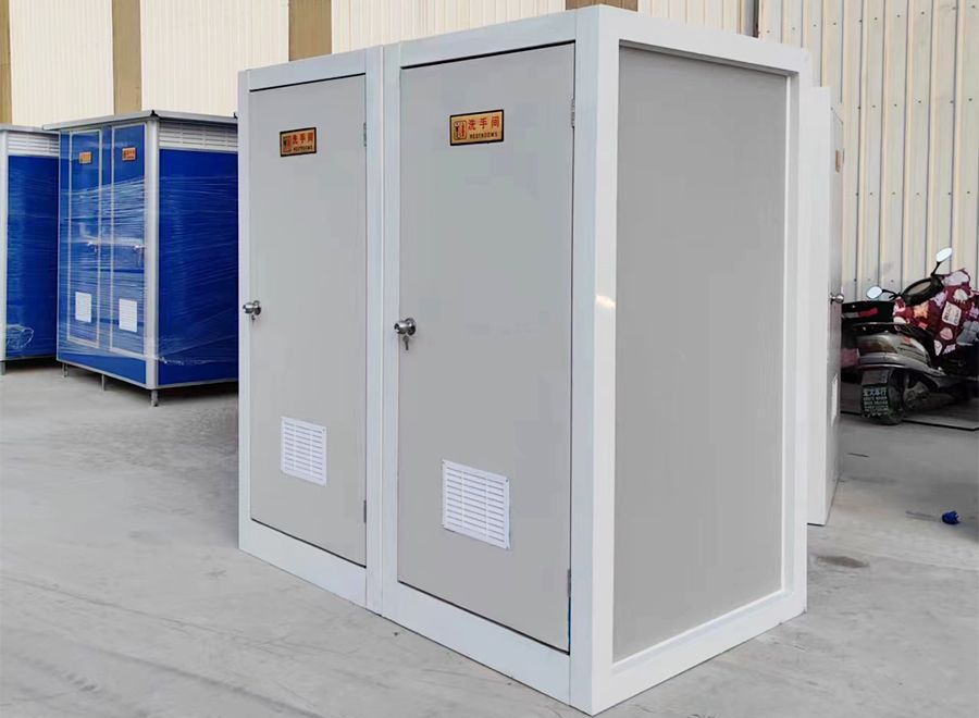 Toilette móvil portátil de pequeño tamaño para exteriores, con función de lavado y defecación, fácil de instalar